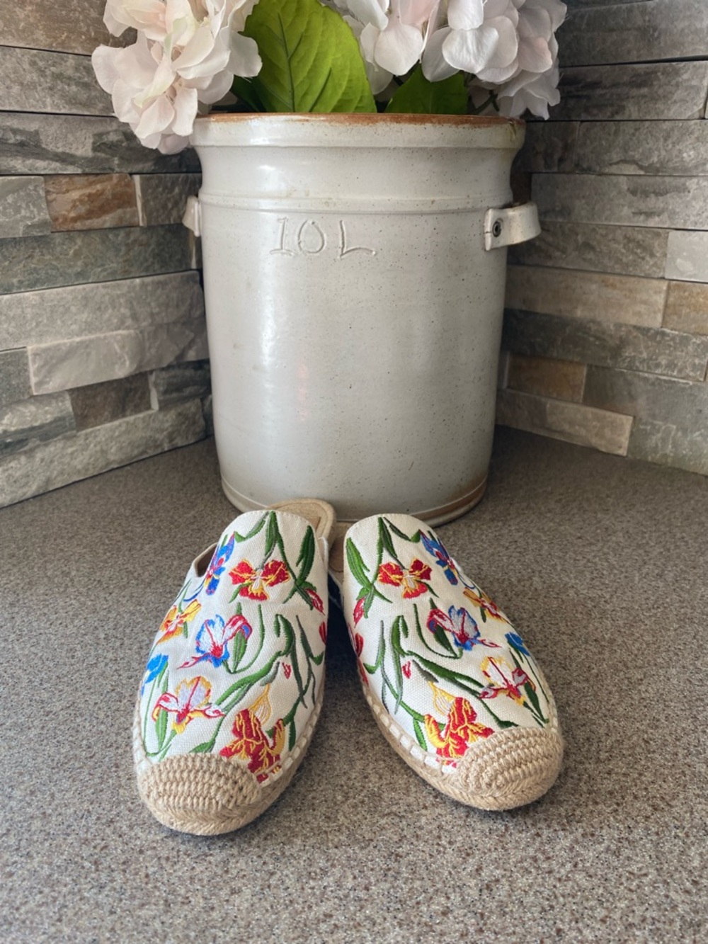 Tory Burch Max Ivory Painted Iris Embroidered Espadrille Slide - Picture 2 of 8